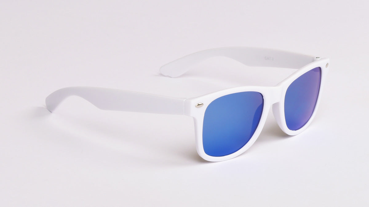 bijele dječje jeftine sunčane naočale s plavom lećom