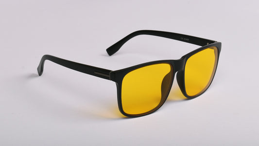 crne muške sunčane naočale sa žutom lećom